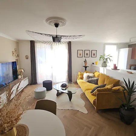 Charming With South Terrace Apartment *