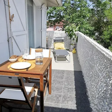 Charming With South Terrace Apartment